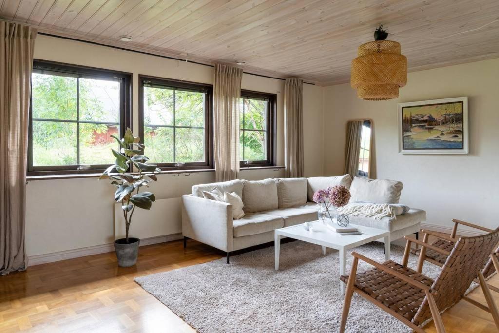 A Countryside Villa Close To Uppsala! Bagian luar foto